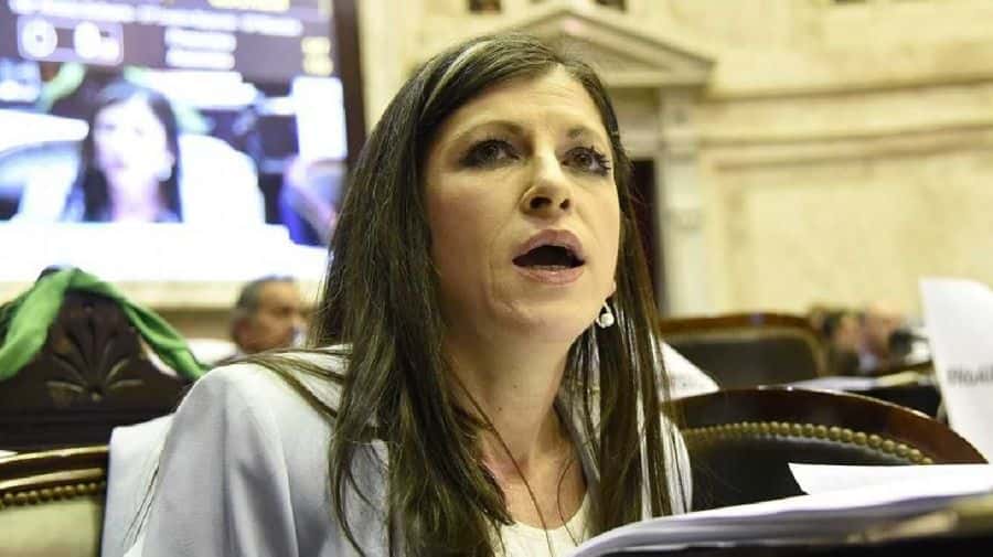 En plena interna con Guzmán, la diputada cristinista Fernanda Vallejos criticó el retraso de los salarios