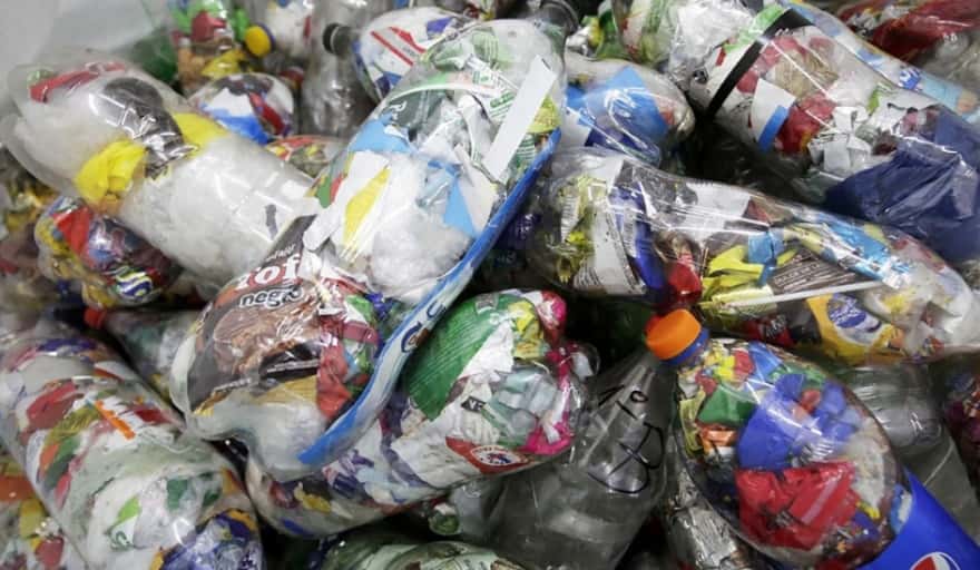 Almirante Brown: recolectaron más de 2500 kilos de plástico con los que construyen mobiliario urbano