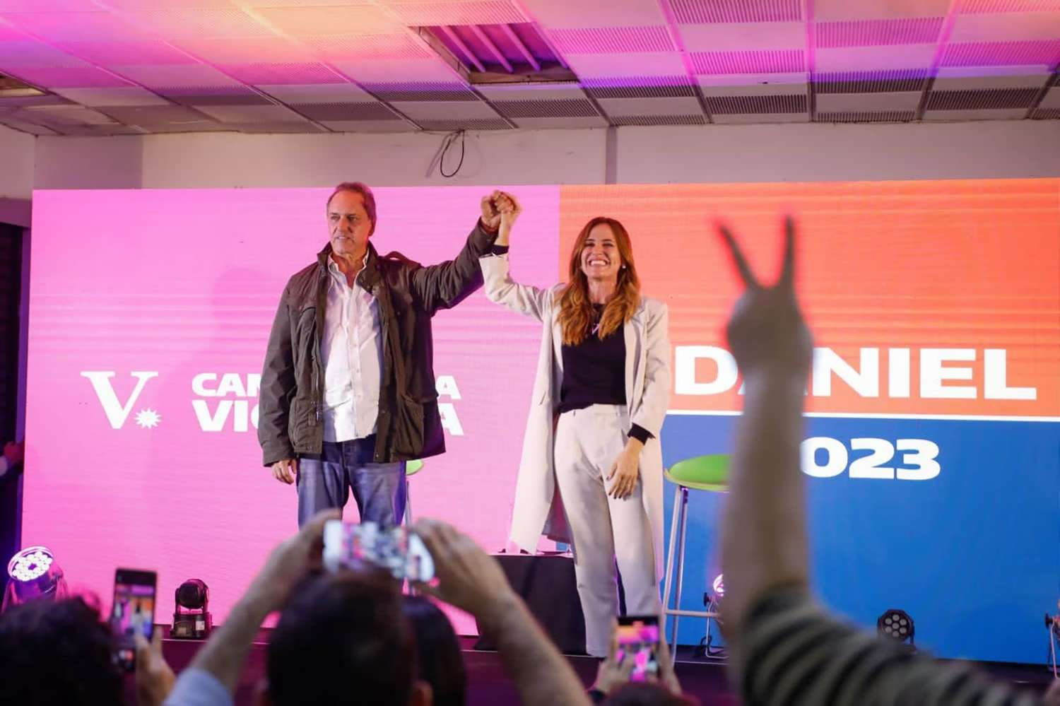 Elecciones 2023: Daniel Scioli y Victoria Tolosa Paz oficializan precandidaturas en un acto en el Teatro ND