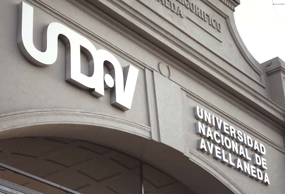 Avellaneda: Abrazo simbólico a la UNDAV en la previa de la Marcha universitaria