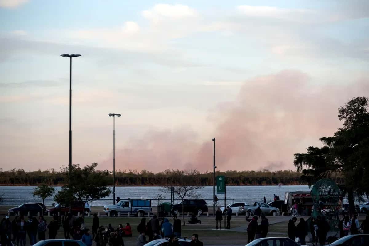 Incendios en las Islas del Delta: El olor a humo ya se siente en la Ciudad de Buenos Aires y en la zona norte del Conurbano