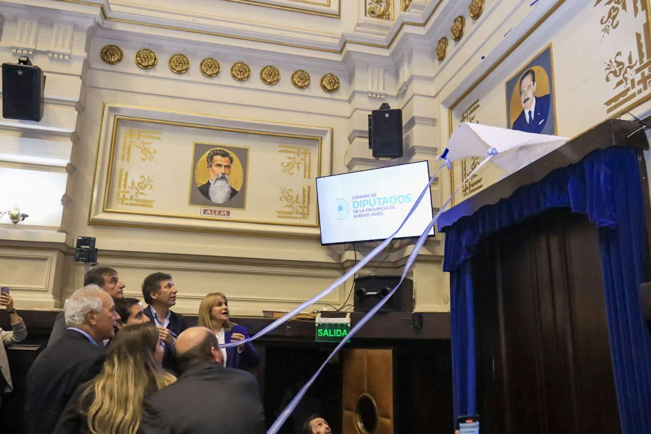 Legislatura bonaerense: Se entronizó la imagen de Raúl Alfonsín