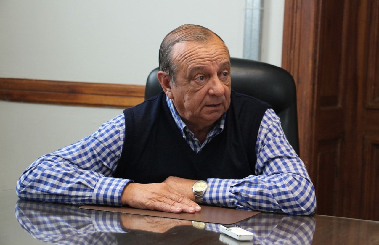 Carlos Sánchez se enojó con la oposición.