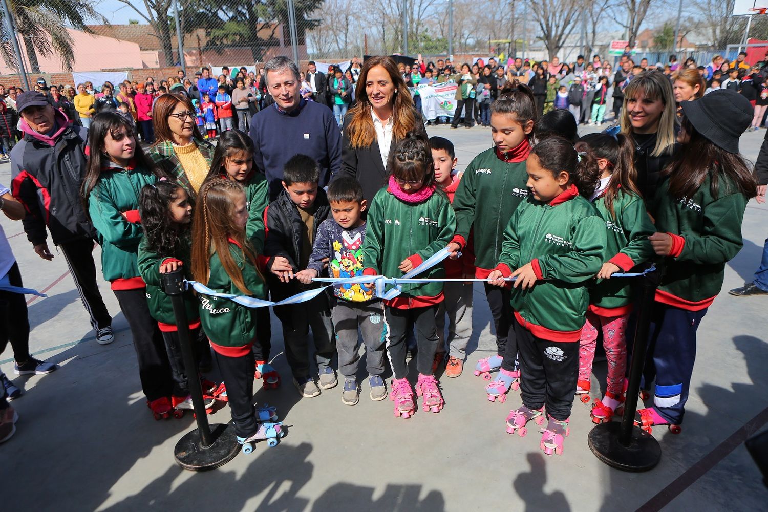 Esteban Echeverría: Gray y Tolosa Paz inauguraron un playón deportivo