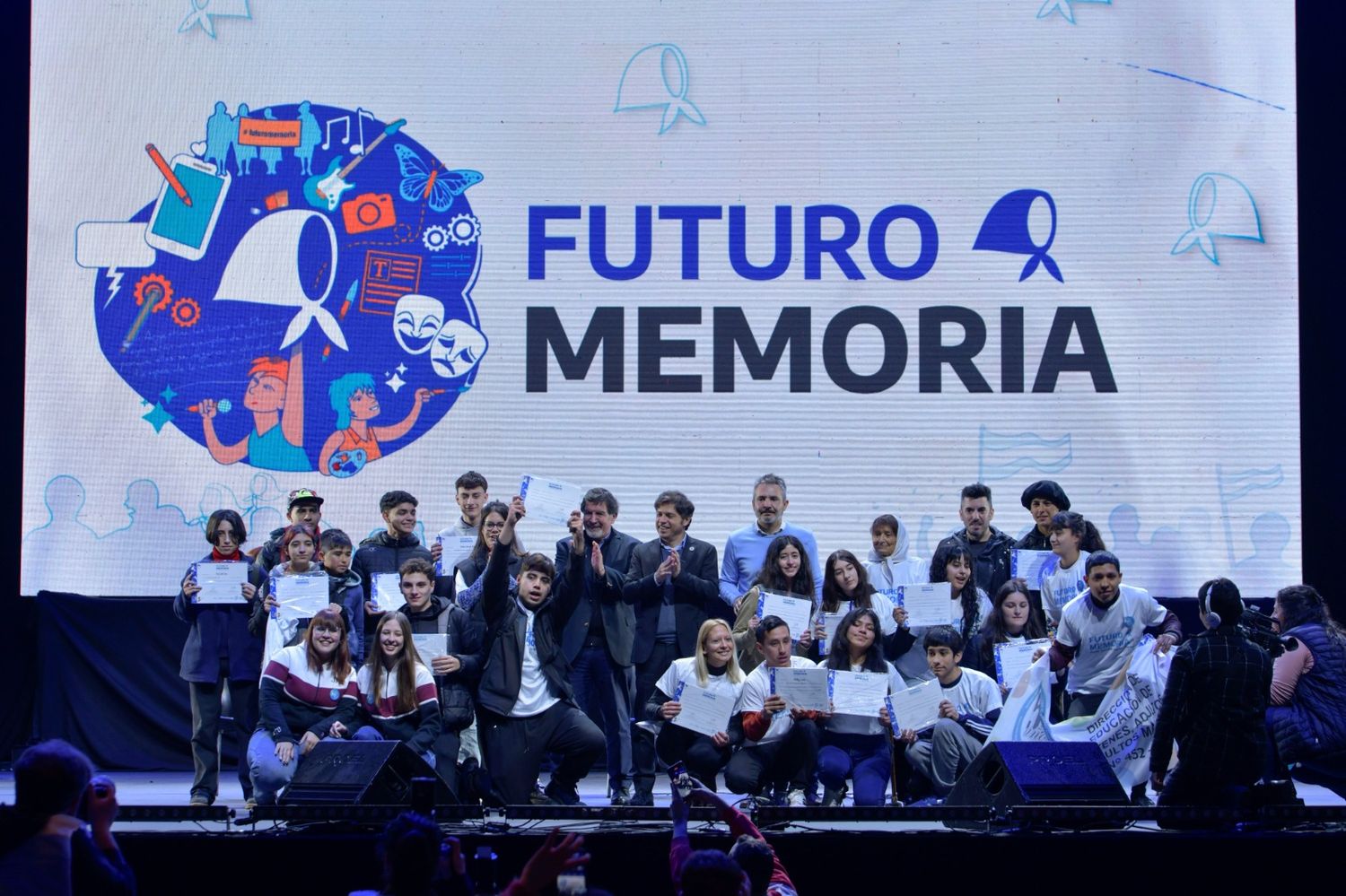 Kicillof entregó certificados a los jóvenes que participaron del programa “Futuro Memoria”