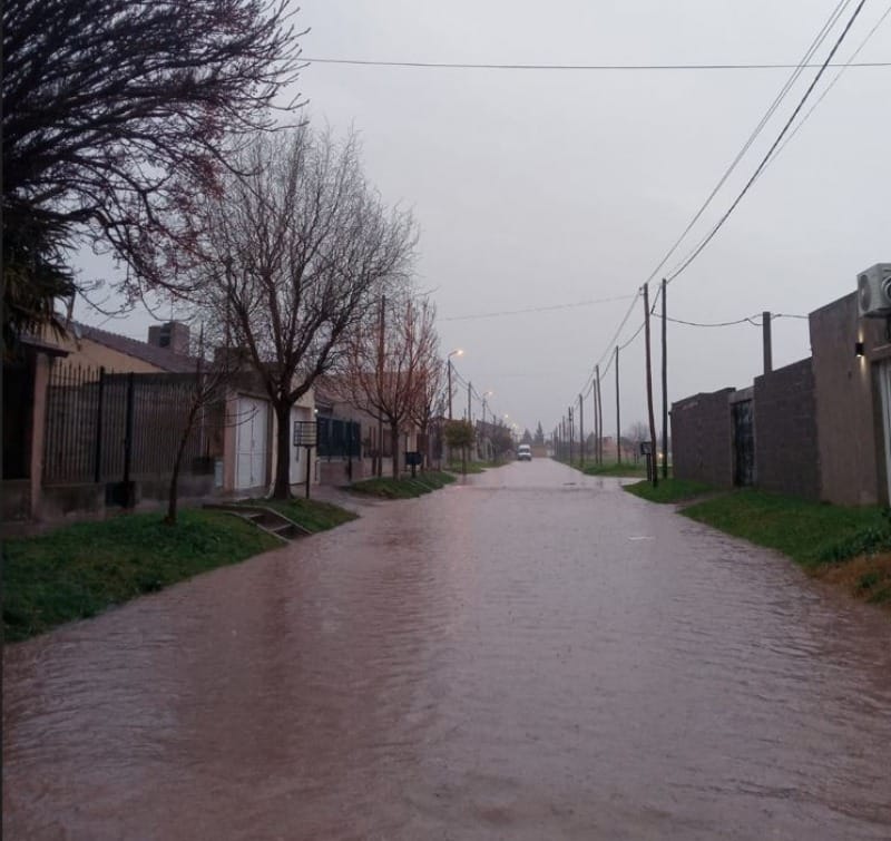 Intensa tormenta en Olavarría: Cayeron 50 mm de lluvia en pocas horas y hay zonas anegadas con cortes de luz
