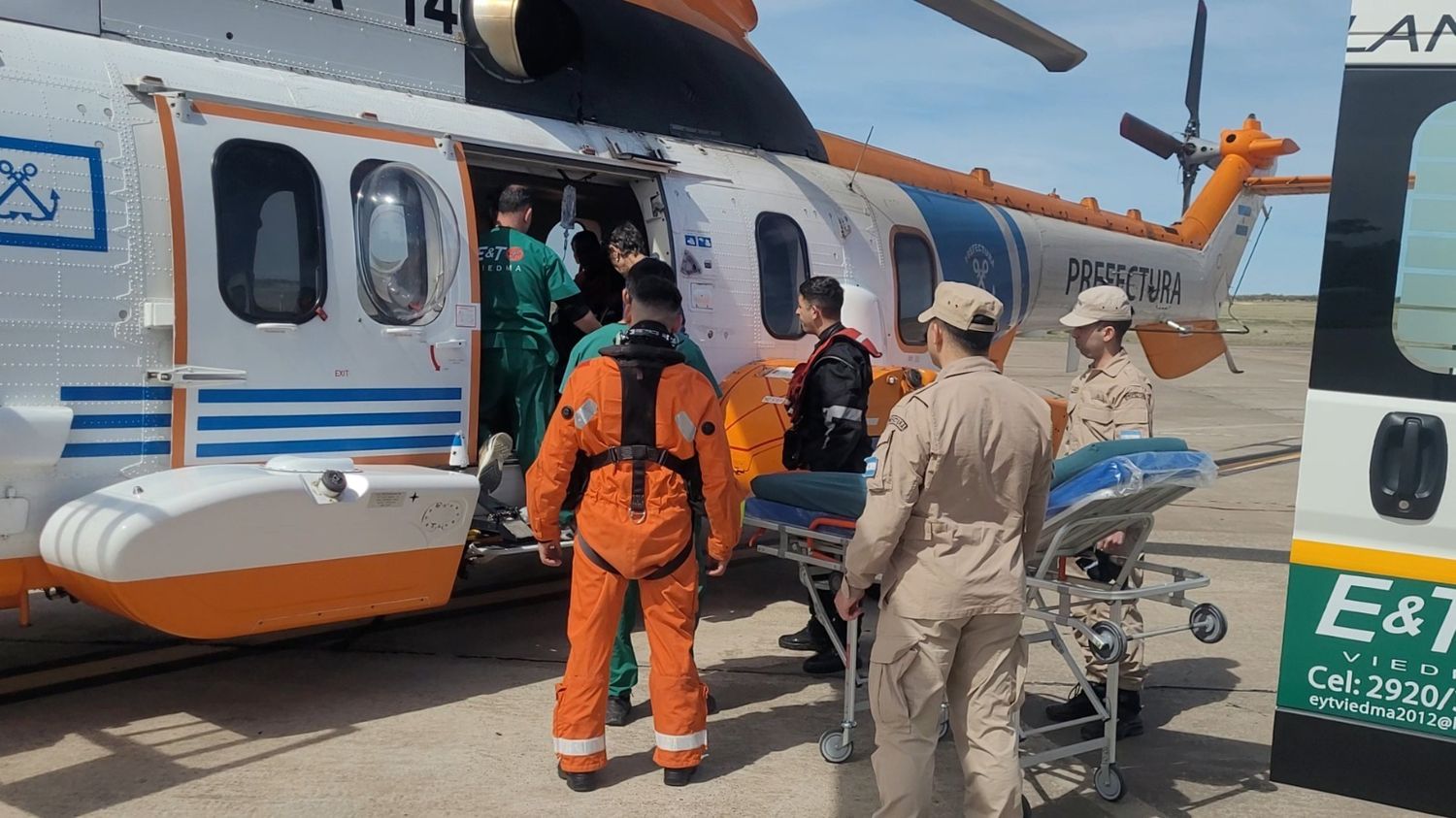 El tripulante fue rescatado por personal de PNA especialmente entrenado para este tipo de emergencias.