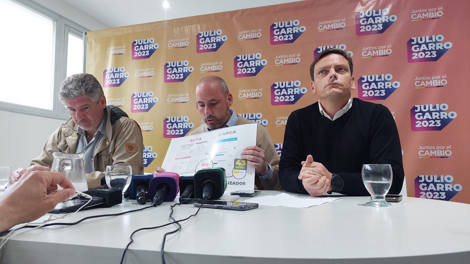 Oscar Negrelli, Marcelo Leguizamón y Pablo Nicoletti en conferencia de prensa en La Plata.