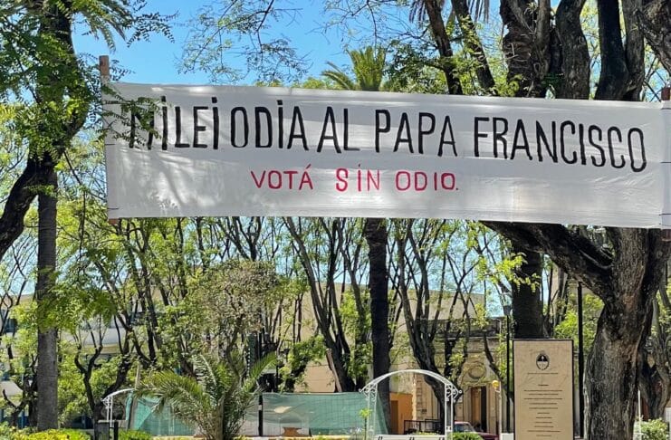 "Milei odia al papa Francisco" (Foto: Lanoticia1.com)