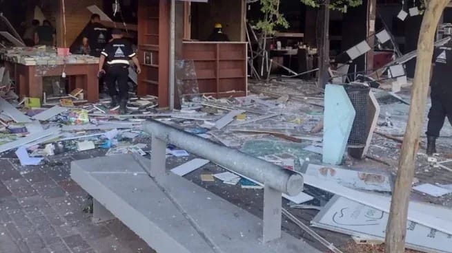 La explosión ocurrió en un local de venta de celulares en el centro de Varela.