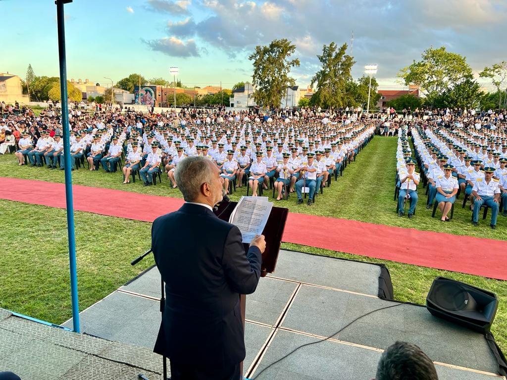 Alak presidió la ceremonia en la Escuela de Cadetes del SPB.