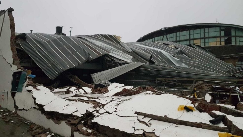13 personas murieron cuando se desplomó la estructura de un gimnasio del club Bahiense del Norte.