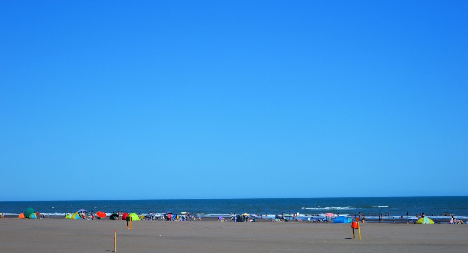 La playa de Coronel Dorrego, una de las más elegidas de la Provincia.