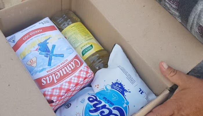 La caja con alimentos que se entregan en las escuelas ahora contiene apenas 6 productos.