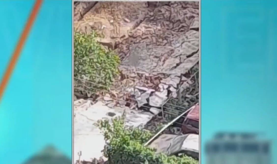Video: Un muerto y cuatro heridos tras el derrumbe de una medianera en San Miguel