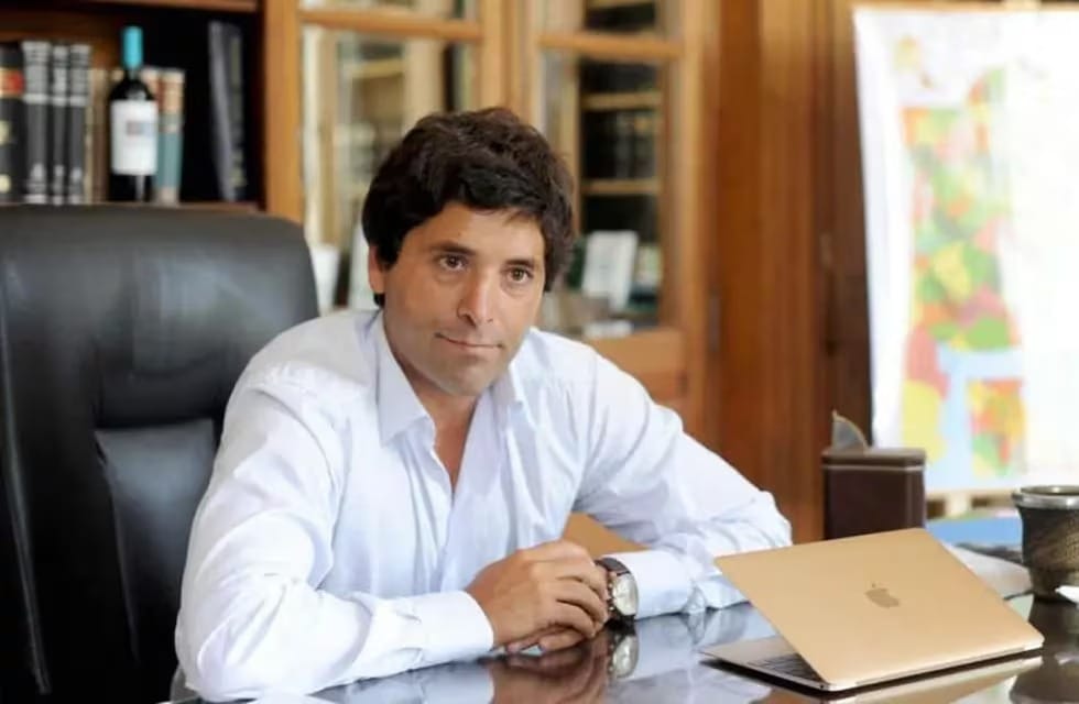 García de Luca renuncia en medio de diferencias con el Gobierno nacional.