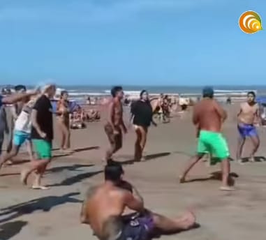No culpes a la playa: Un partido de beach vóley se picó y terminó en batalla campal en La Costa