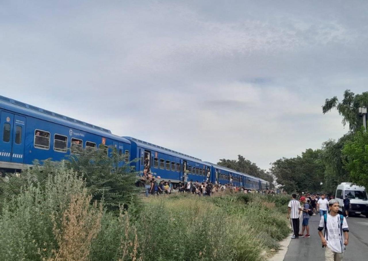 Una persona murió tras ser arrollada por el Tren San Martín a la altura de San Miguel: hay demoras en el servicio