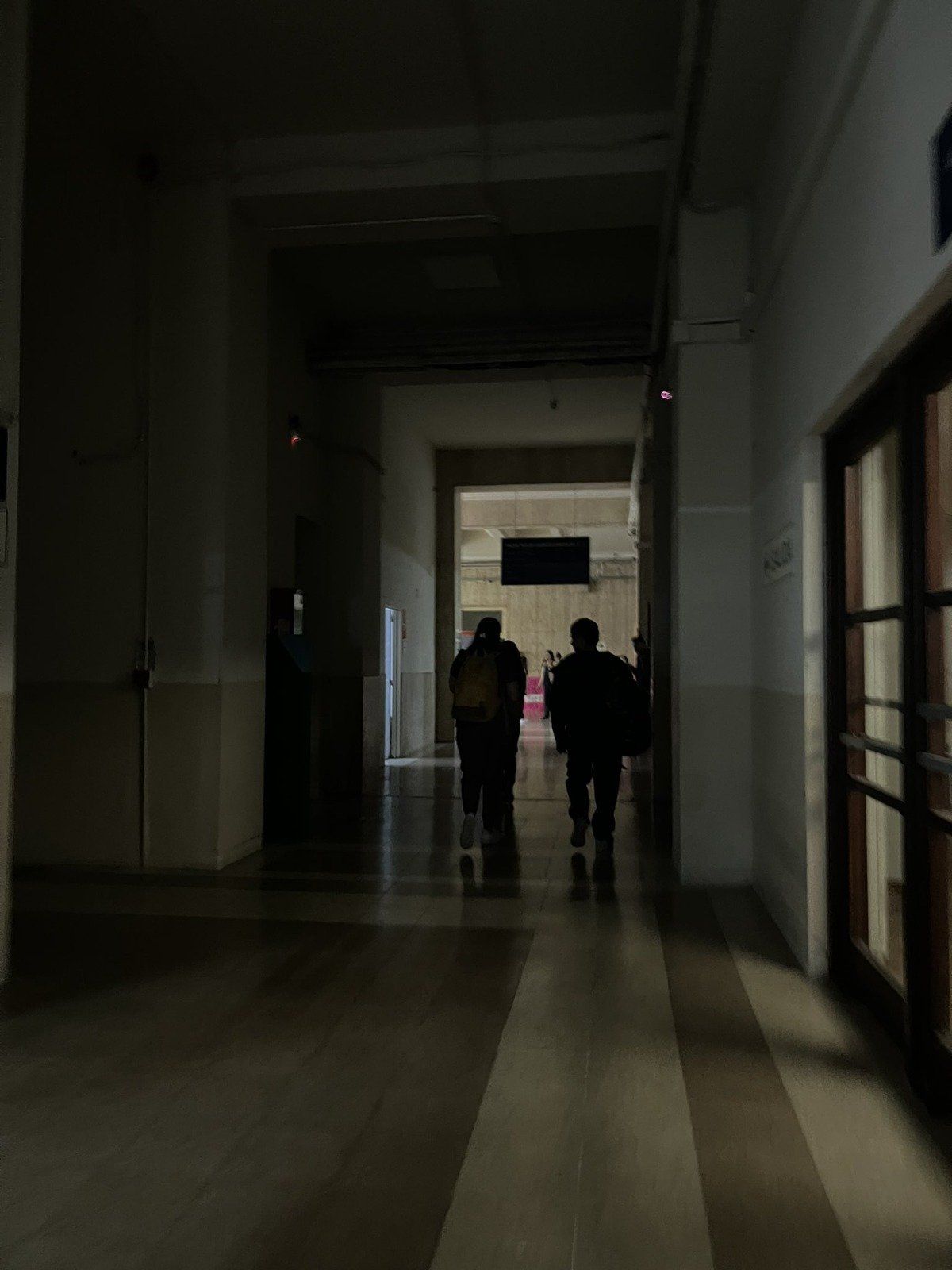 La Facultad de Medicina de la UBA a oscuras.