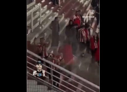 Los gestos racistas de hinchas de Estudiantes en el Estadio Uno de La Plata.