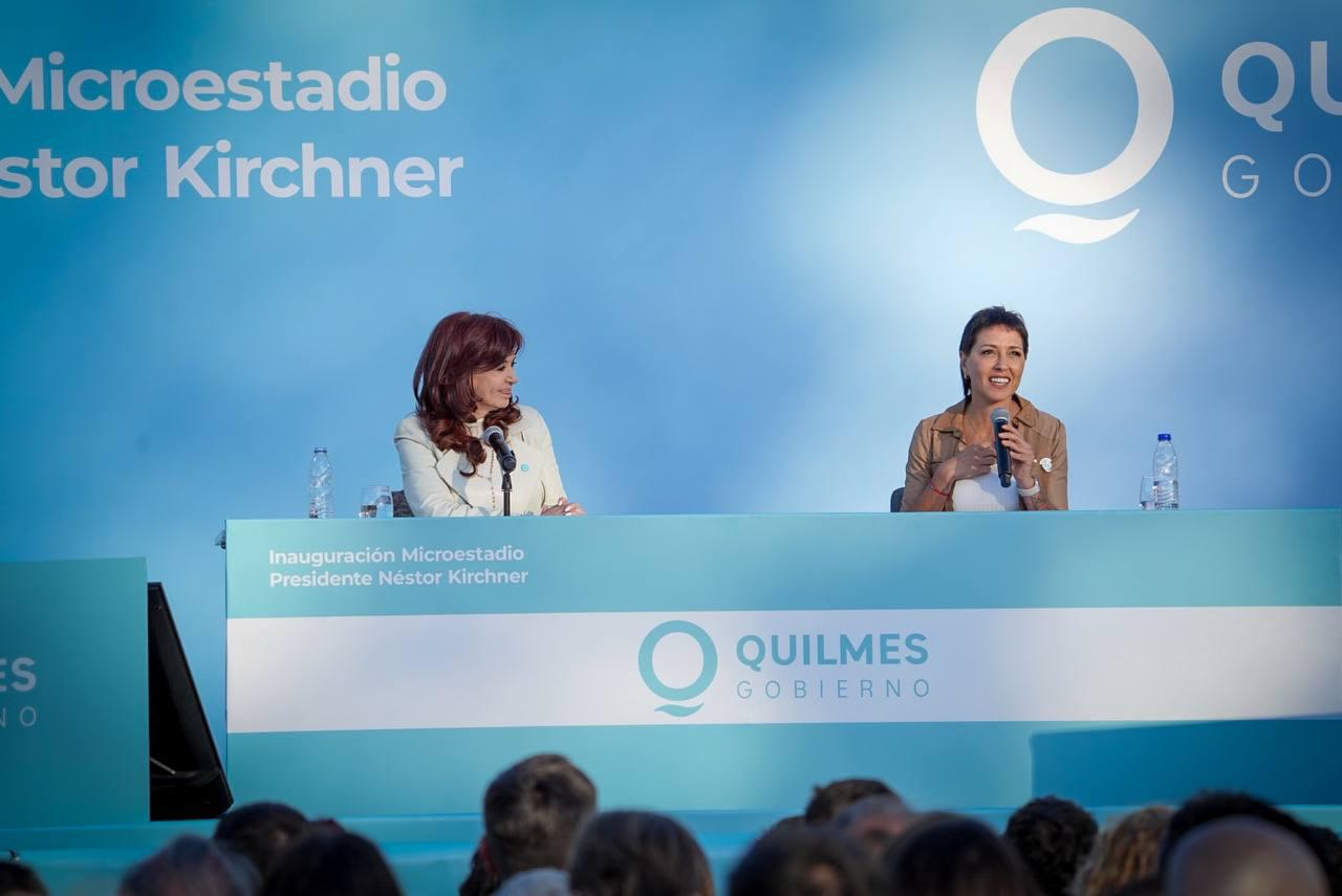 Mayra Mendoza junto a Cristina Fernández en la inauguración del Microestadio Néstor Kirchner.