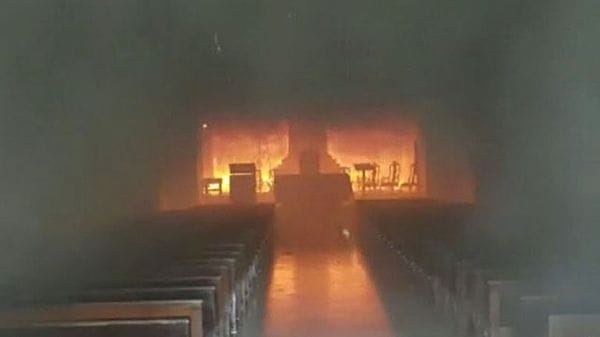 Citan a 3 sospechosos de incendiar la Catedral de San Nicolás