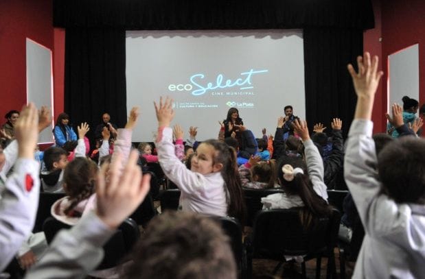 La Plata: Inauguran la primera sala de cine de Latinoamérica abastecida por energía solar
