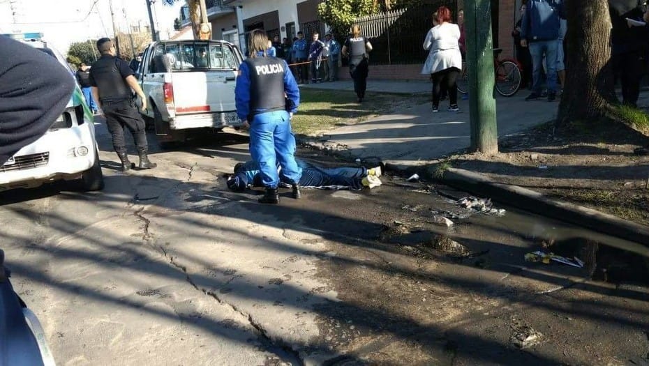 Un policía mató en Llavallol a un ladrón que intentó robarle la moto