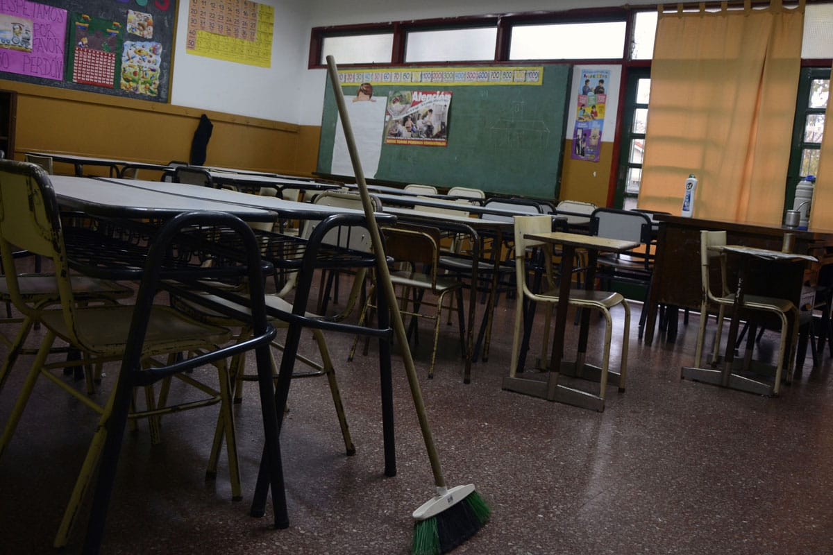 Conflicto docente en la Provincia: Udocba es el primer gremio en determinar el paro en el inicio de clases
