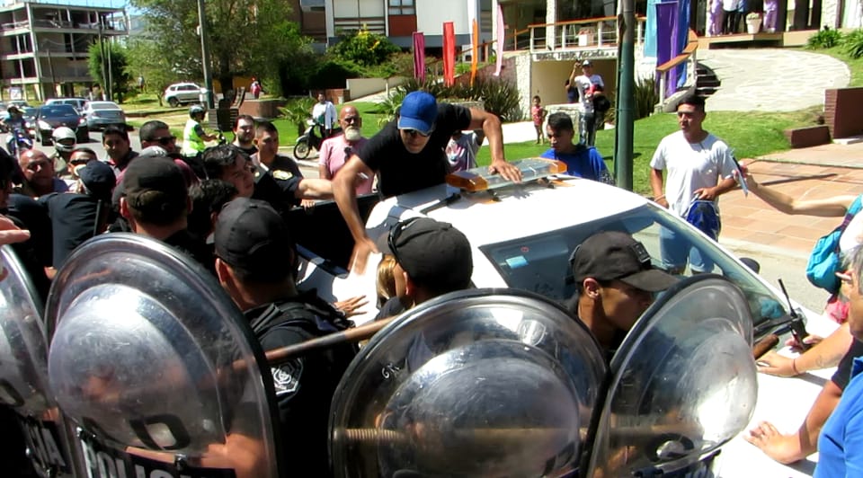 Escándalo en Villa Gesell: Choferes despedidos intentaron agredir al Intendente 