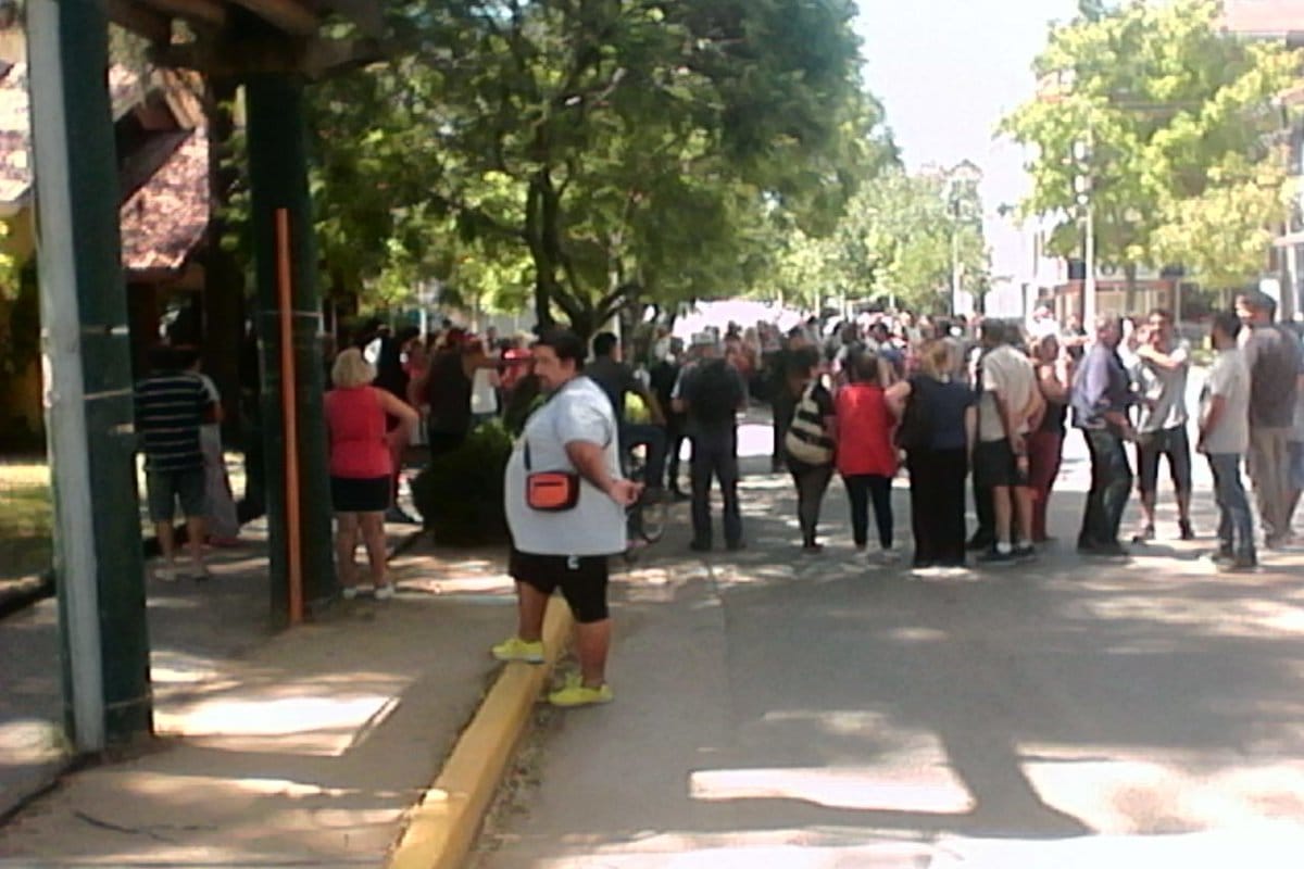 Pinamar: Marcha contra el Intendente Yeza por los recortes en salud
