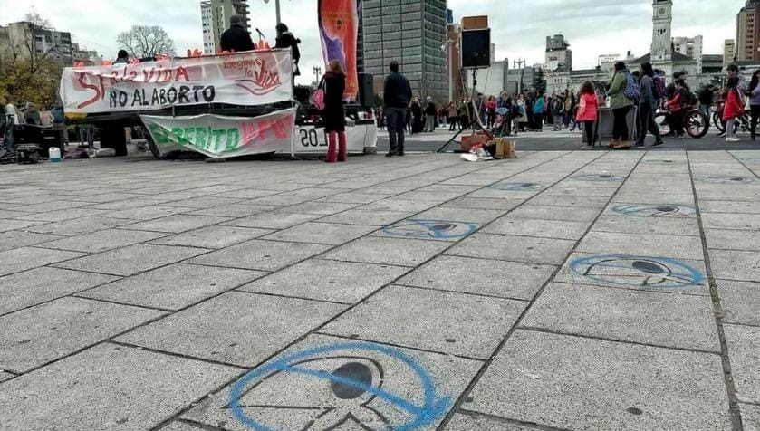 Antiabortistas tacharon los pañuelos de Madres de Plaza de Mayo en La Plata