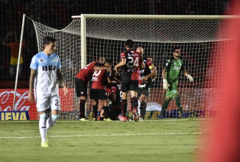 Superliga: Sobre el final, Racing encontró el empate frente a Colón