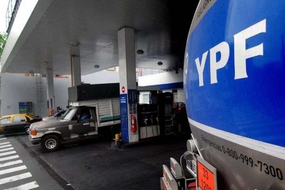 YPF baja un 1% la nafta pero sube 3% el gasoil
