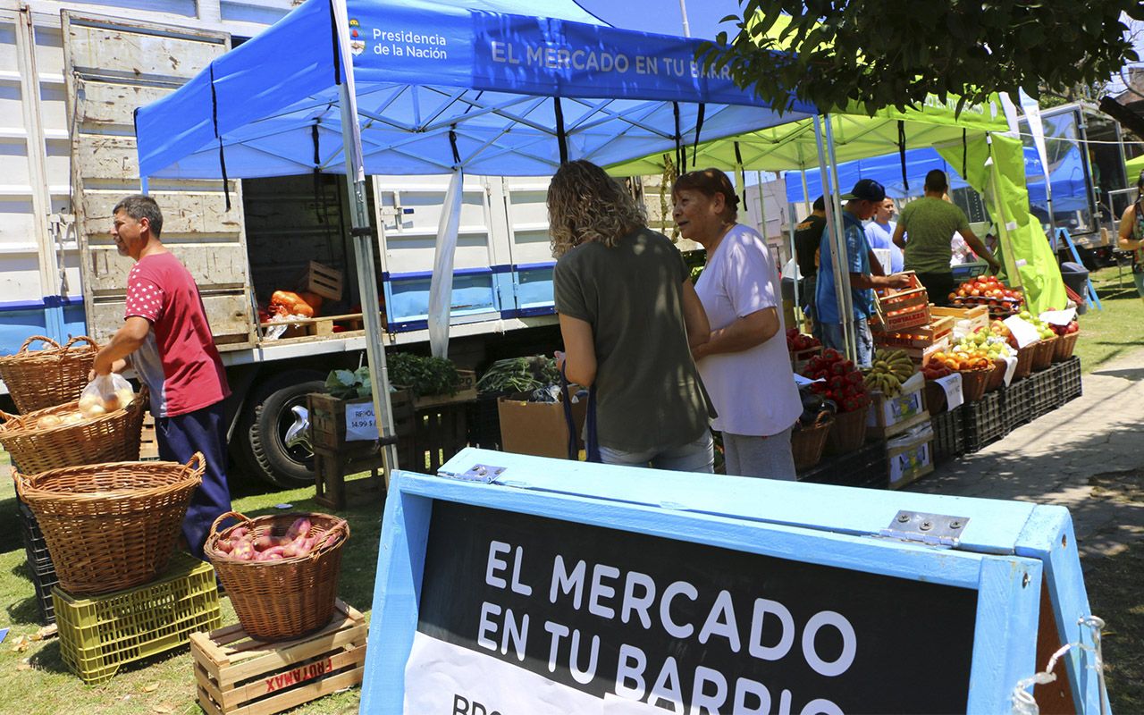 Almirante Brown: El Mercado en tu Barrio en Plaza Puerto Argentino