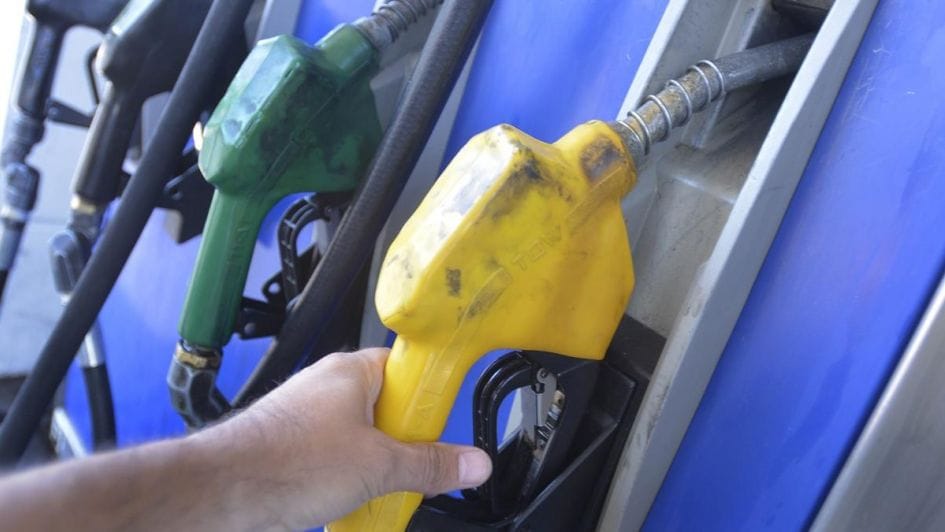El combustible continuará aumentando a pesar de la baja del dólar y del petróleo
