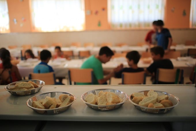 Grave denuncia en Olavarría: Los chicos de las escuelas reciben comida escasa y en mal estado
