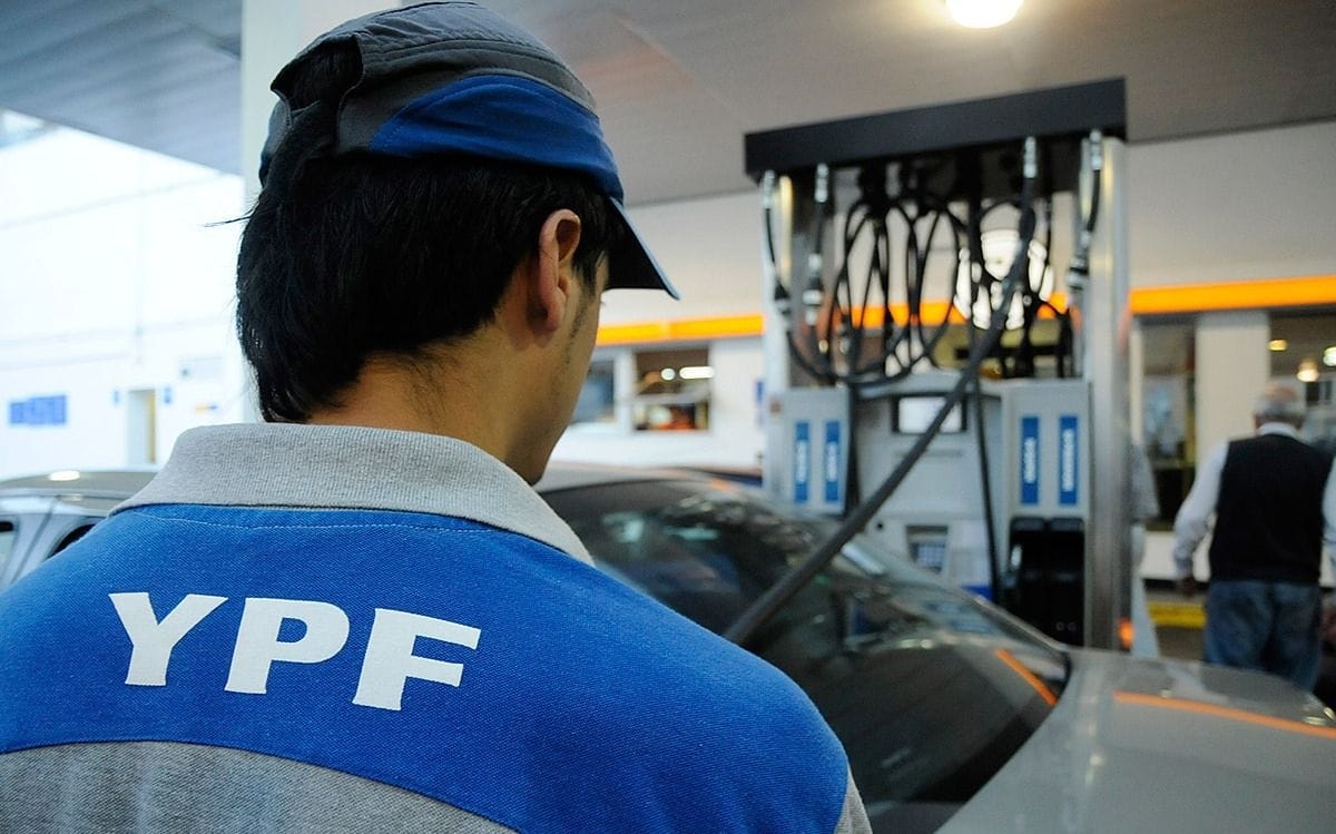 No tiene techo: YPF aumentó el precio de sus combustibles