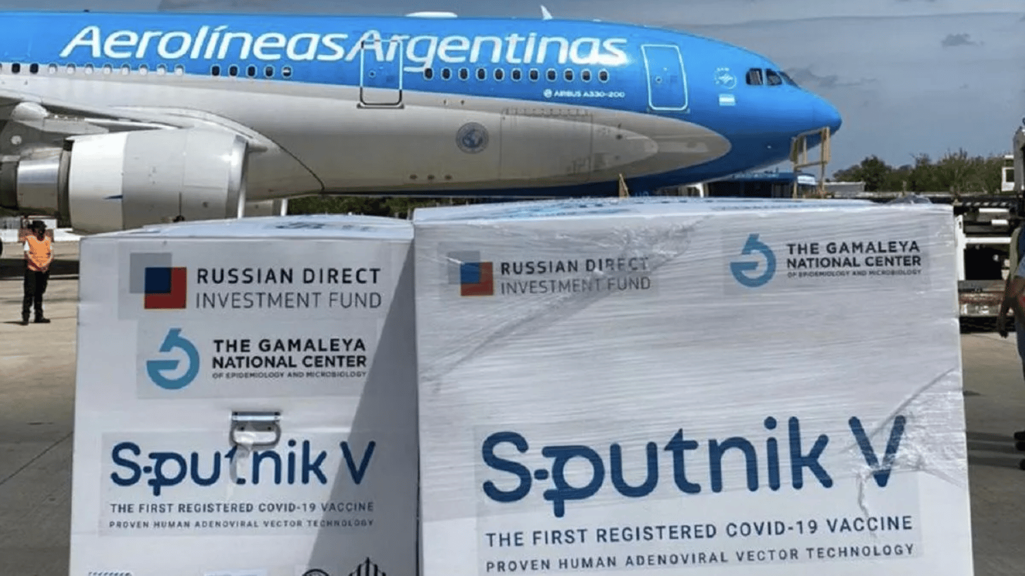 Parte nuevo vuelo a Moscú para traer más dosis de la vacuna Sputnik V