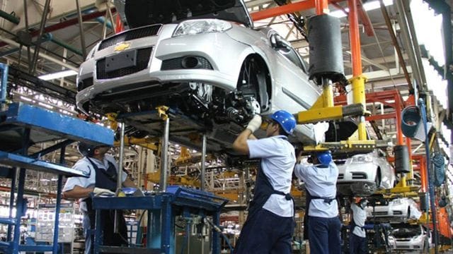 La venta de autos 0km en concesionarias cayó un 63,1%
