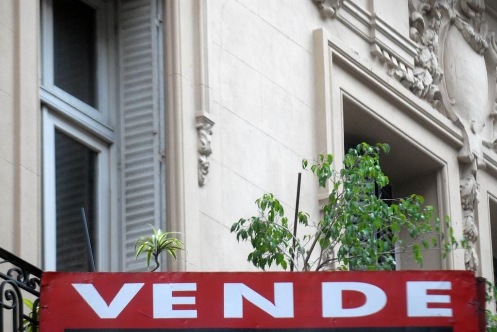 Crisis económica: La venta de inmuebles con créditos hipotecarios cayó 45% en un año en La Plata