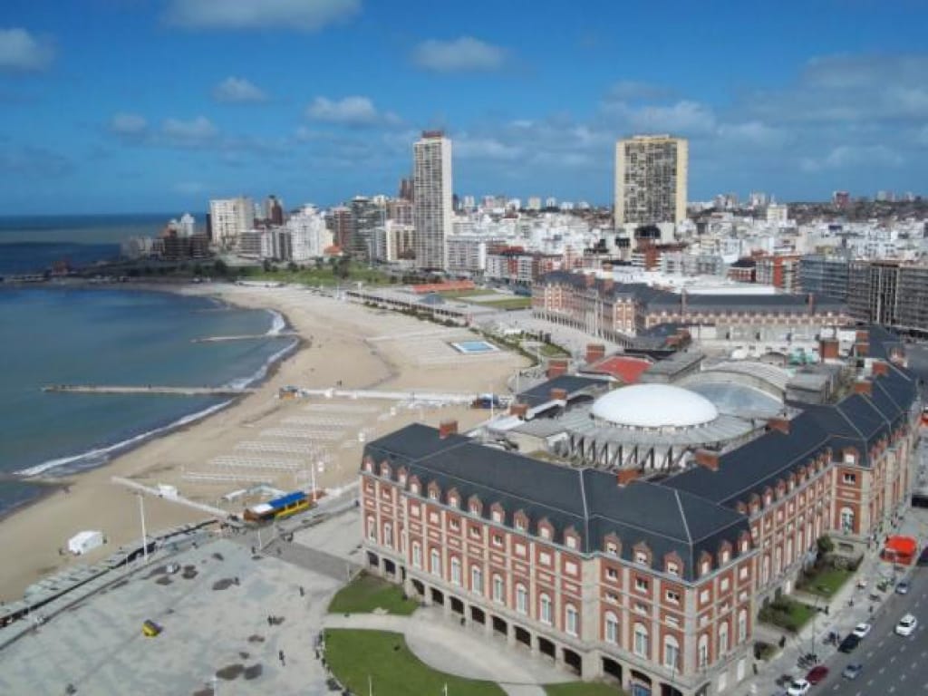Empresarios turísticos de Mar del Plata reclaman baja de impuestos ante la crisis del sector