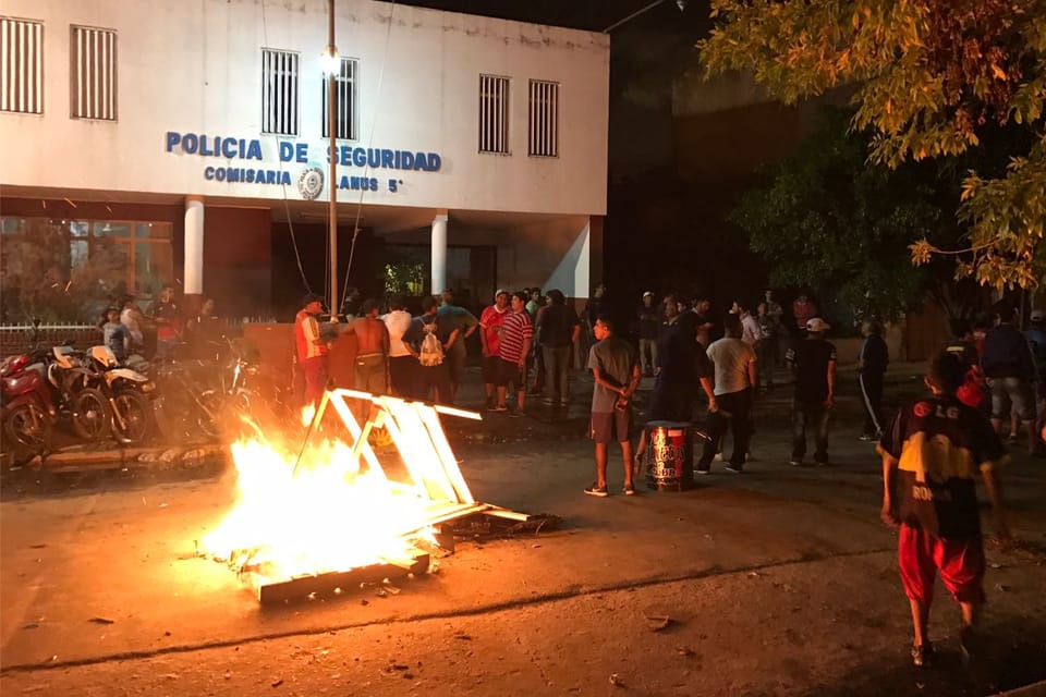 Brutal represión de la Policía Bonaerense en comedor comunitario en Lanús