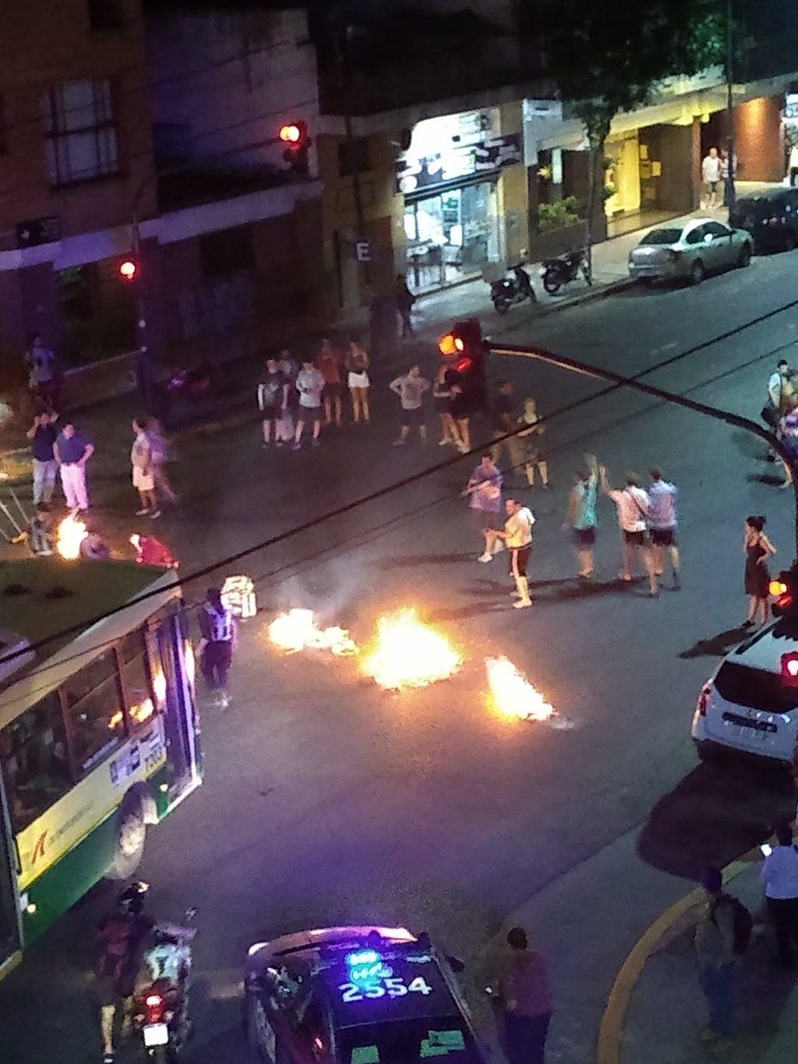 Continúan los cortes de luz en el Conurbano y Capital y hubo protestas de vecinos