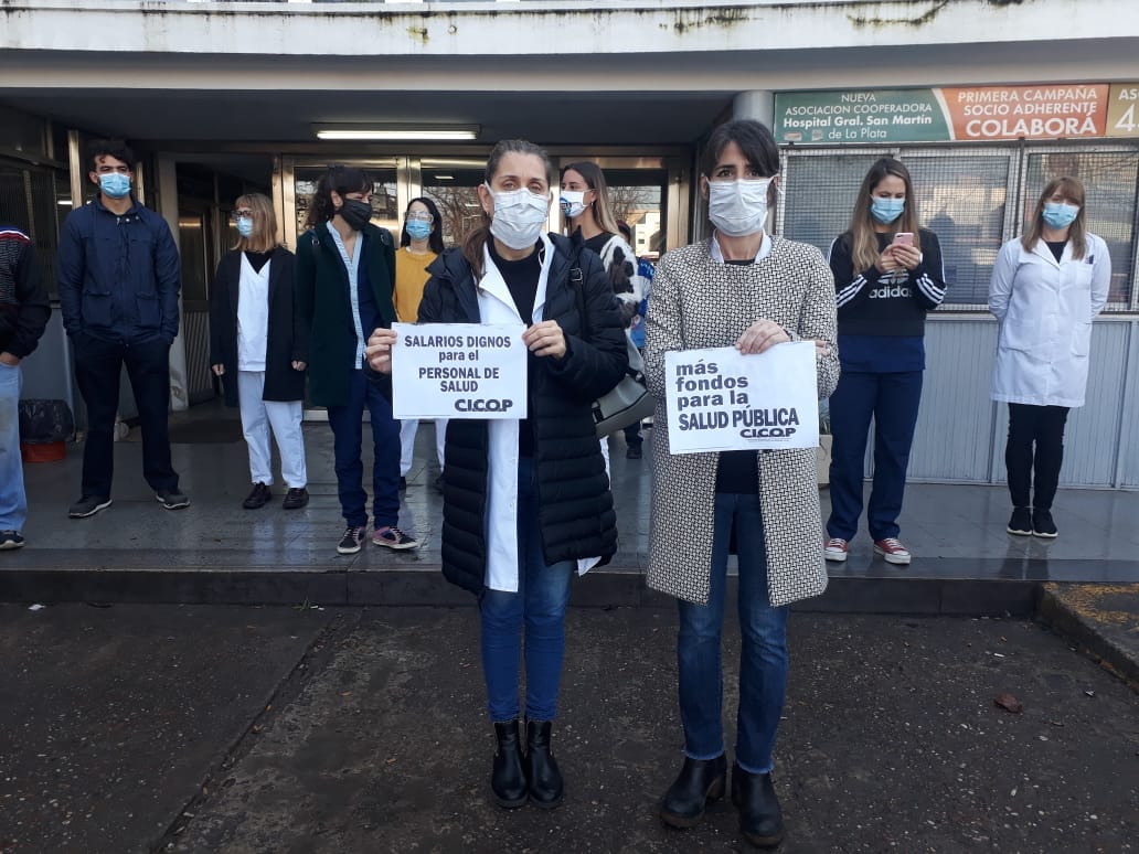 Médicos bonaerenses realizan "caravana por la salud" a modo de protesta por paritaria