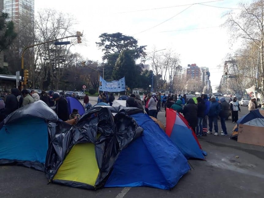 Mar del Plata: Movimientos sociales levantaron el acampe frente a la Municipalidad