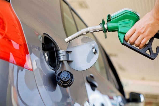 Aranguren anticipó varios aumentos en los combustibles para el primer semestre de 2017