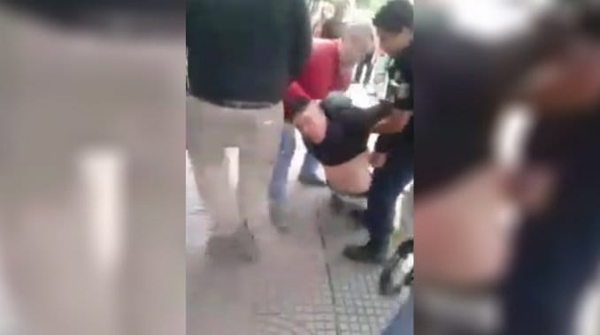Video: Vecinos de Quilmes frustraron un asalto, atraparon al ladrón y lo ataron hasta que llegó la policía