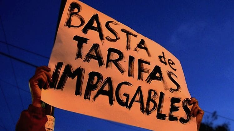 Tarifazos: El pago de los servicios públicos representan casi un cuarto del salario de los argentinos