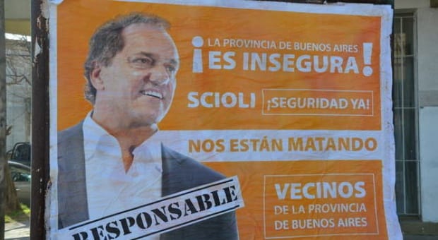 Aparecieron afiches en Campana culpando a Scioli por la inseguridad